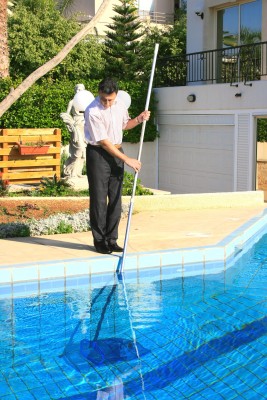 swimming-pool-cleaning